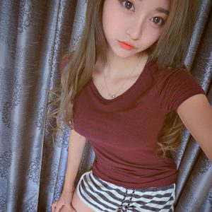 穿T-shirt也美呆!G奶正妹「祈錦鈅」甜美嗓音加上白嫩大G奶,不小心就要被她收服了…【EV棋牌】-EV棋牌