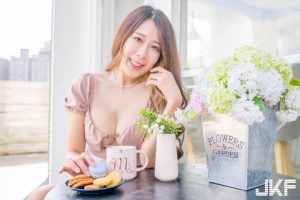 巨乳長腿妹「貝貝Beibei」悠閒午後時光!火辣爆乳穿搭好迷人!【EV棋牌】-EV棋牌