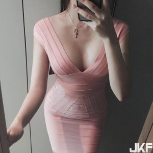 神到了!巨乳「開箱妹」正臉照,「女僕蹦乳裝」讓網友忍不住邪惡幻想…【EV棋牌】-EV棋牌