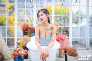 H罩杯正妹「圈圈」民宿渡假!低胸小洋裝秀「豐滿上圍」好火辣【EV棋牌】-EV棋牌