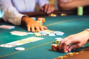 【EV扑克】教学:对手经常3bet,你该怎么办【EV棋牌】-EV棋牌