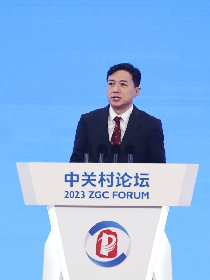 李彦宏:要先上牌桌,才能拥有话语权,才有全球竞赛的入场券