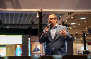 【EV扑克】2023 WSOP正式开始!丁彪目标金手链,国人Tony晋级豪客赛Day2!【EV棋牌】-EV棋牌