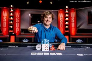【EV扑克】2023 WSOP Day20:Chris Brewer获得$250k超级豪客赛冠军;Jungleman以终结者造型现身赛场【EV棋牌】-EV棋牌