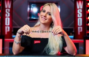 【EV扑克】国人小姐姐靓丽晋级!一睹2023 WSOP女士赛的最美风景【EV棋牌】-EV棋牌