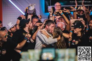 【EV扑克】大学辍学全职打牌,他花了16年登顶WSOP主赛冠军!【EV棋牌】-EV棋牌