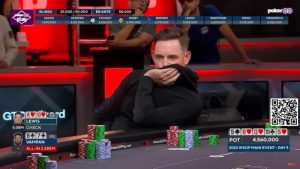 【EV扑克】讨论 | 在WSOP主赛Day5比赛中,弃掉同花坚果:Toby Lewis的决定是否正确?【EV棋牌】-EV棋牌