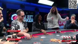 【EV扑克】野人河牌诈唬被72o抓诈,新人疯狂跳舞庆祝【EV棋牌】-EV棋牌