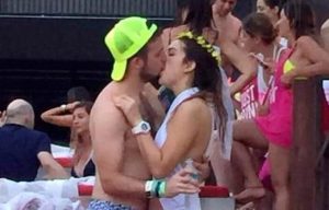 新娘單身派對「腿夾大叔」 喇舌到男方崩潰取消婚約【EV棋牌】-EV棋牌