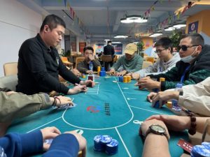 【EV扑克】汕头南湾杯|66今日不太6,金刚撞车同花顺,恭喜王士元140.5W记分牌斩获主赛Day2CL!【EV棋牌】-EV棋牌