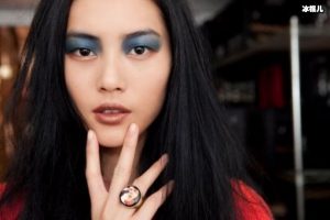 刘雯出席某奢品牌酒会，腿长1米1很是抢镜与美女博主合照完胜【EV棋牌】-EV棋牌