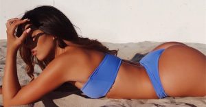 都溢出來了啦！「巧克力奶妹」不愛束縛感　最愛「解放美乳」無罩趴趴走【EV棋牌】-EV棋牌