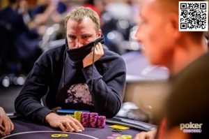 【EV扑克】在决赛桌用空气牌打飞四条!不愧是来自战斗民族的狠人【EV棋牌】-EV棋牌