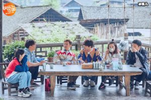 在蘑菇屋中开自己的直播，她的《向往的生活》是不停的工作【EV棋牌】-EV棋牌