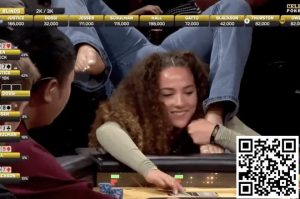 【EV扑克】扑克比赛变整活大赛,绝美柔术演员倒立用脚全下惊呆全场【EV棋牌】-EV棋牌