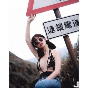 這樣太危險！妹子野外「大露出」超狂上衣＋超狂尺度，這妹子必珍藏！【EV棋牌】-EV棋牌