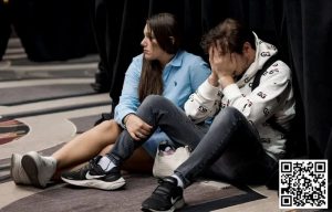 【EV扑克】第一手牌就淘汰!小哥葫芦惨撞四条,成WSOP主赛最速出局玩家【EV棋牌】-EV棋牌