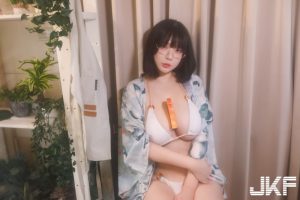 巨乳正妹「茹茹」雙球夾土司畫面好美味，滿滿奶香讓人食指大動【EV棋牌】-EV棋牌