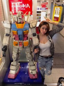 鋼彈 vs 超級乳彈！ 彈子輩女孩Miko&nbsp;Huang找不到帥哥只好找鋼彈…【EV棋牌】-EV棋牌