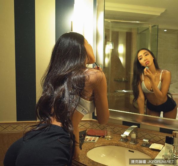 韓國女模巧克力肌超完美！與生俱來的身材超強比例，原來這才是真正腰束卡稱頂叩叩【EV棋牌】-EV棋牌