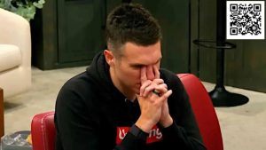 【EV扑克】对手河牌全压后提前亮出一张底牌,Doug Polk敢跟吗?【EV棋牌】-EV棋牌