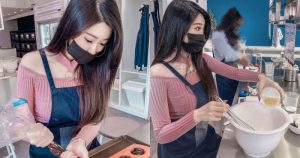 烘焙課出現「長髮大眼正妹」認真烤餅乾，不只小露香肩「飽滿歐派」藏在圍裙裡！【EV棋牌】-EV棋牌