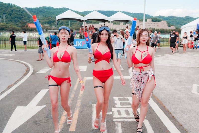 極品視角！S2O「超誘惑美尻」畫面有夠害羞，地表最強濕身派對High翻台北【EV棋牌】-EV棋牌