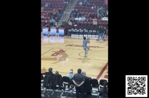 【EV扑克】职牌儿子以为连续投进4个球可得1万美元,结果被告知违规,Rampage出来救场【EV棋牌】-EV棋牌