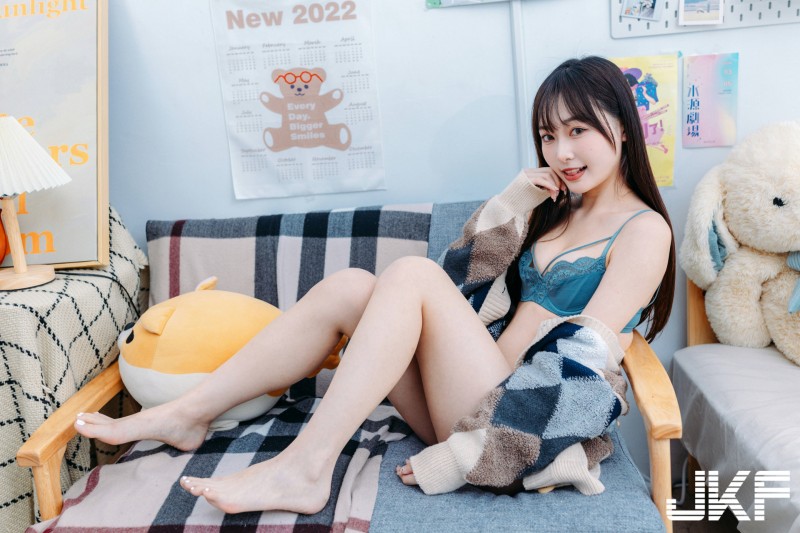 甜美正妹「奶糖」假日慵懶又性感！「雪白美乳＋療癒笑容」讓人瞬間戀愛【EV棋牌】-EV棋牌