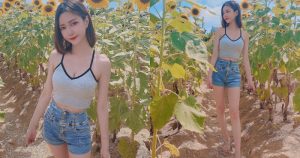 向日葵花海裡的「短髮甜心」晴晴，清涼爆乳好消暑，根本花田裡的小精靈！【EV棋牌】-EV棋牌