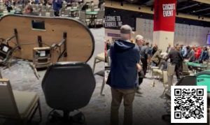 【EV扑克】男子在比赛现场突然发癫掀翻三张桌子,还说是上帝的旨意【EV棋牌】-EV棋牌