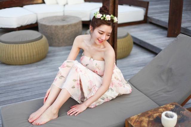 J奶主播事業線「深不見底」！超豐滿奶球讓人想摸：太不科學了【EV棋牌】-EV棋牌