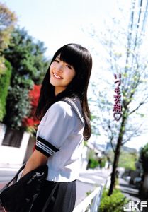 憂鬱天使解放　童星長大秀身材「清純又邪惡」…還是制服最對味！【EV棋牌】-EV棋牌