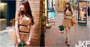 風一吹掀起來啦~「甜美奶妹」低胸小短裙逛街,不只長輩驚人還有修長美腿~【EV棋牌】-EV棋牌