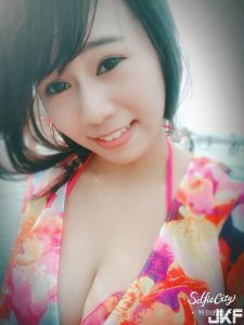 殺手級胸器！白嫩飽滿的「終極南半球」！衣服撐不住啦！【EV棋牌】-EV棋牌