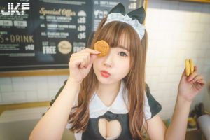 妹妹系清純正妹「小蘋果」暗藏兇猛美乳！甜美小女僕「乳夾餅乾」太誘惑了！【EV棋牌】-EV棋牌