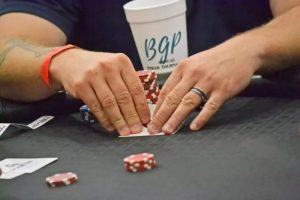 【EV扑克】一起学习一下德州扑克薄价值下注【EV棋牌】-EV棋牌
