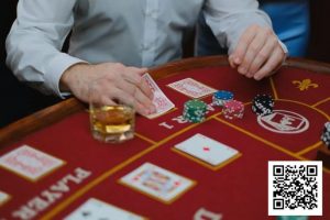 【EV扑克】学会识别德州扑克翻牌类型,改善你的翻后策略【EV棋牌】-EV棋牌