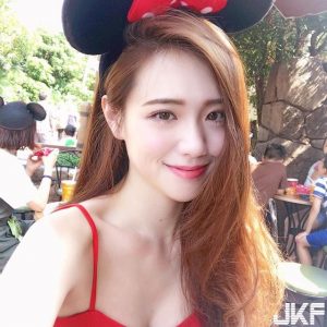 這才是童年啊!迪士尼捕獲野生「嫩乳米妮」,白皙大長輩渾圓飽滿:這個米妮我可以啊!【EV棋牌】-EV棋牌