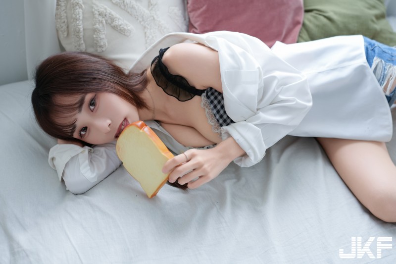 大眼甜心「TN」在家也超萌！苗條曲線卻有「豐滿雪乳」好傲人【EV棋牌】-EV棋牌