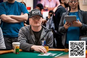 【EV扑克】A-high泡沫线抓鸡保命翻倍，赢下WSOP主赛生死战【EV棋牌】-EV棋牌