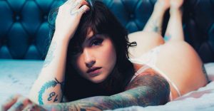 確認過眼神…你是對的人!刺青妹憂鬱美照曝光 網友忍不住心疼想給關愛【EV棋牌】-EV棋牌