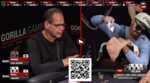 【EV扑克】顶葫芦自信亮牌秒傻眼:咋有三张底牌!被判无效错失巨池【EV棋牌】-EV棋牌