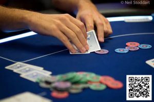 【EV扑克】翻牌带对听花,过牌比下注更好?【EV棋牌】-EV棋牌