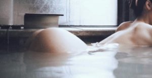 終於浮出水面了!翹臀女王「Linda 尤妝妝」曝光火辣泡湯照【EV棋牌】-EV棋牌