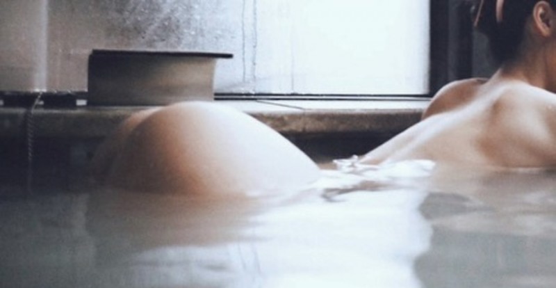 終於浮出水面了！翹臀女王「Linda 尤妝妝」曝光火辣泡湯照【EV棋牌】-EV棋牌