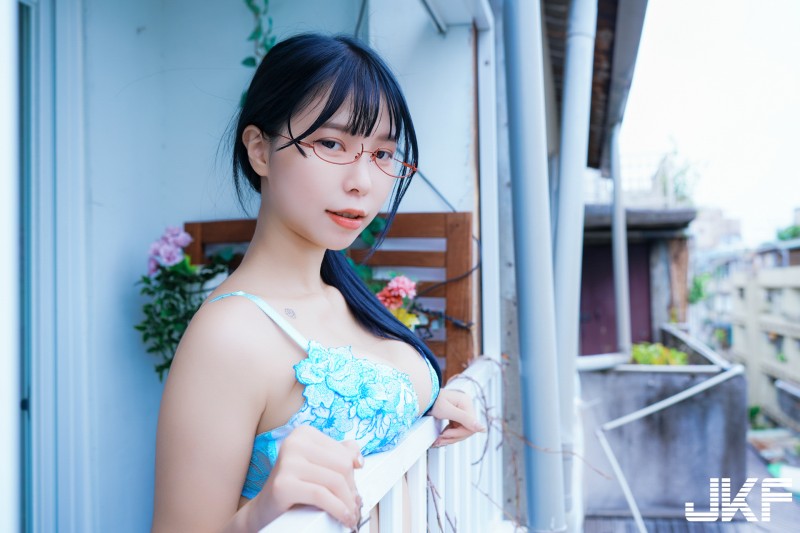 純天然H罩杯！甜美正妹「何何」假期大解放，「豐滿美體」不私藏【EV棋牌】-EV棋牌