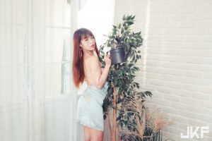 正妹「姚柔安」裸上身澆水超誘惑,彎腰時「惹火蜜桃臀」曝光了!【EV棋牌】-EV棋牌