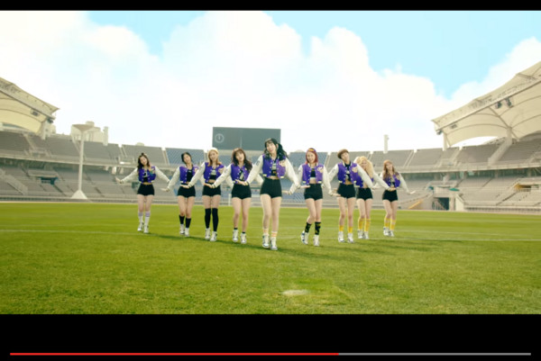 TWICE大玩「角色扮演」　子瑜優雅、俏皮4造型美翻！【EV棋牌】-EV棋牌