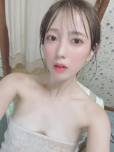 打败河北彩花!重量级偶像「小湊よつ葉」新作夺下排行榜No.1!【EV棋牌】-EV棋牌